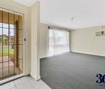 🏡 Spacious 3 Bedroom Home For Lease Near Schools, Shops & Transport - Photo 2