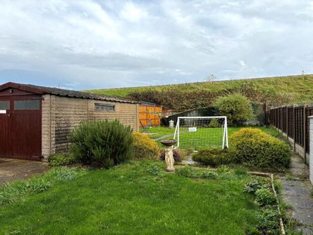 3 bedroom semi-detached house to rent - Photo 3