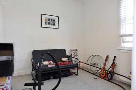 2 bedroom semi-detached house to rent - Photo 3