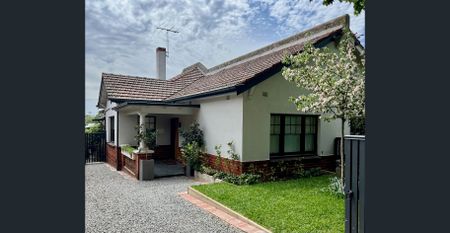 Stylish 2-3BR Richmond Home with Outdoor Entertaining & Off-Street Parking - Photo 2