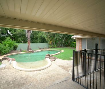 Family Home with Pool - Photo 6