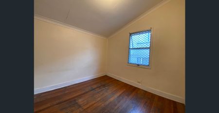 4 BEDROOM HOME AND A BACK YARD IN SOUTH BRISBANE - Photo 3