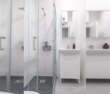 Room for rent in 9-bedroom apartment in Gran Vía - Photo 1