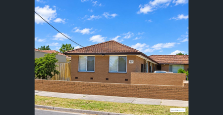 Comfortable & Convenient Living in the Heart of Fawkner! - Photo 5