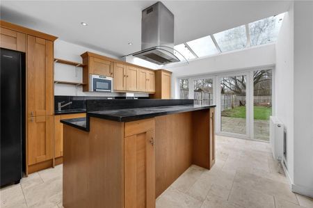 4 bedroom detached house to rent - Photo 3