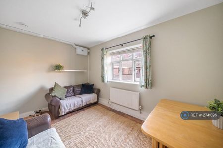 4 bedroom flat to rent - Photo 2