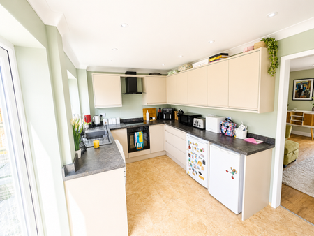3 bedroom terraced house to rent - Photo 4