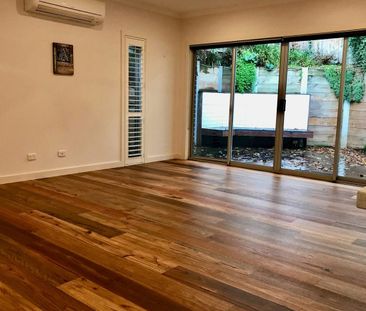 Private Modern Villa with Flexible 2 Bedroom + Study Layout - Photo 3