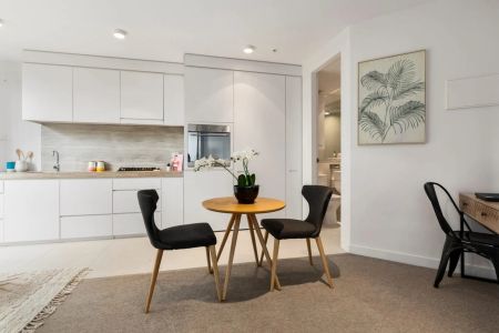 Light-Filled and Chic Bayside Living with Rooftop Oasis! - Photo 3