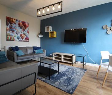 4 bedroom terraced house to rent - Photo 3