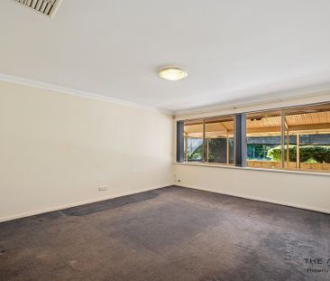 Comfortable Family Living with Plenty of Space - Photo 4