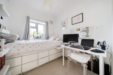 3 bedroom end of terrace house to rent - Photo 4