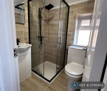 1 bedroom in a house share to rent - Photo 3