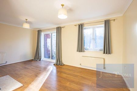 4 bedroom detached house to rent - Photo 2