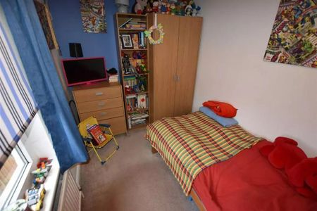 3 bedroom semi-detached house to rent - Photo 2