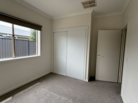 Affordable Family Living in Roxburgh Park - Photo 3