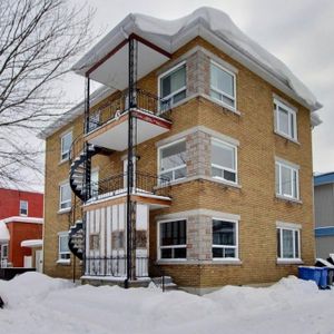 Bel Appartement Rénové à Louer - Photo 2