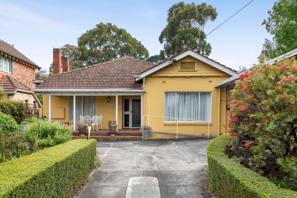 195 Cotham Road, Kew VIC 3101 - House For Rent | Domain - Photo 1