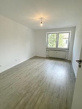 Bahnhofsnähe! Kernsanierte 3-Zimmer-Wohnung im 2.OG mit großem Balkon im Herzen von Hennef - Photo 3