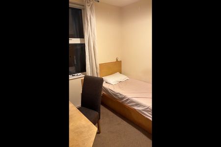 Room in a Shared House, Seedley Street, M14 - Photo 5