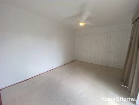 GREAT LOCATION - LOW MAINTENANCE TOWNHOUSE - Photo 4