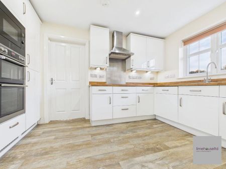 4 bedroom detached house to rent - Photo 4