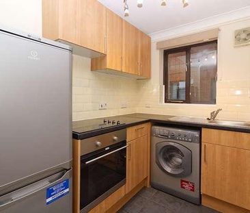 Walnut Tree - Bedroom Ground Floor Maisonette, MK7 - Photo 3