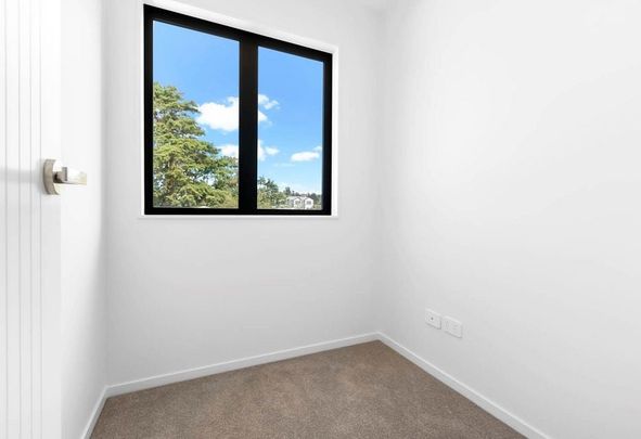 Perfect for professionals or young family! - Photo 1