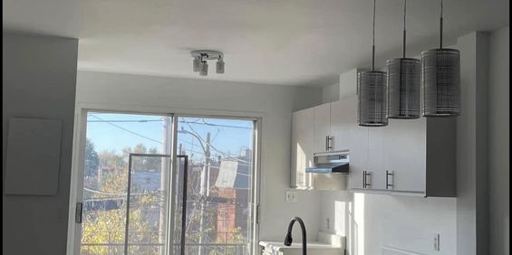 5½ Lumineux |Haut Triplex-Anjou Est - Photo 3