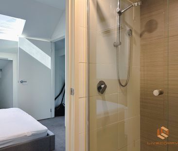 West Melbourne - Photo 2