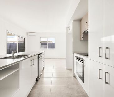 17a Myrtle Drive, Badagarang NSW 2540 - House For Rent | Domain - Photo 3