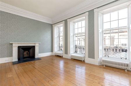 Delightful unfurnished four bedroom Georgian townhouse in a highly sought after location - Photo 3