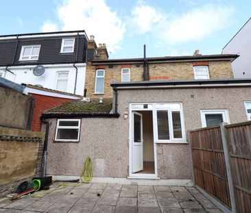 2 Bed Flat, Ashgrove Road, IG3 - Photo 1