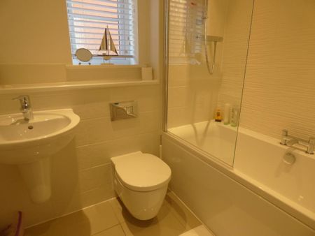 3 bedroom semi-detached house to rent - Photo 2
