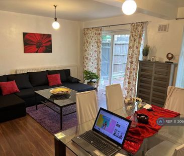 4 bedroom semi-detached house to rent - Photo 4