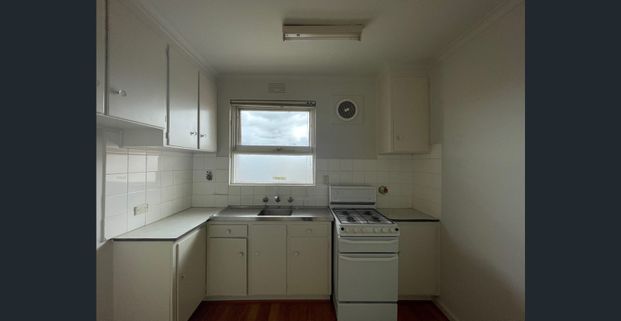 One Bedroom Apartment In A Quiet Location - Photo 1
