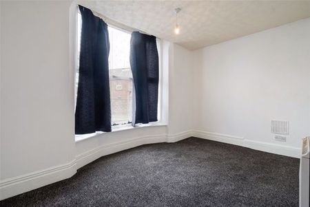 27 Hartington Road, Bolton - Photo 3