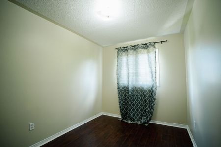 For Lease - 16 Lonestar Crescent, Brampton, Ontario - Photo 2