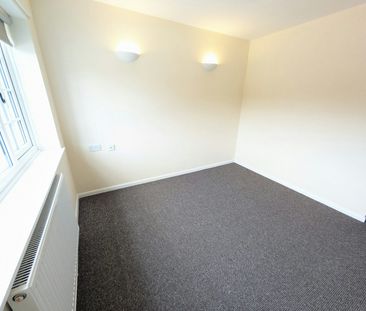 Bungalow to rent on - Photo 3