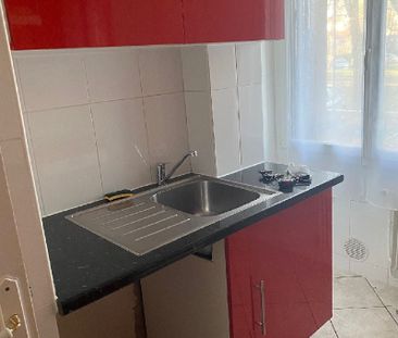 Location Appartement 3 pièces 48m² CLICHY SOUS BOIS 93390 - Photo 2