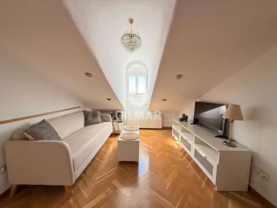 Piso en alquiler en Palacio - Photo 1
