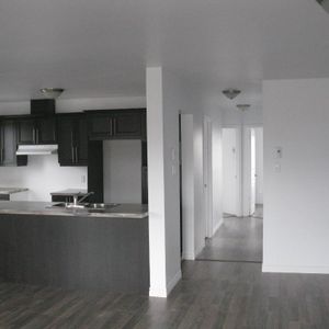 GRAND 5 1/2 A LOUER - Photo 2