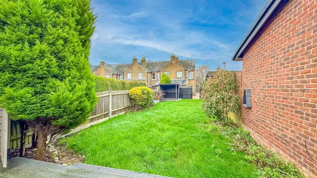 Priors Wood Road, Hertford Heath - Photo 1