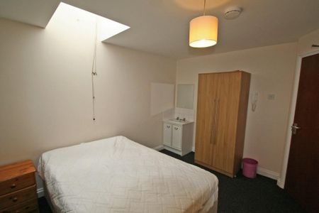 4 bedroom detached house to rent - Photo 5