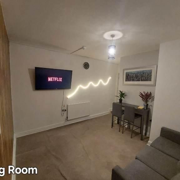 1 bedroom in a house share to rent - Photo 1