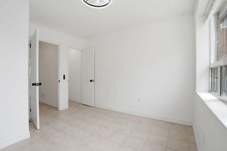 For Lease - 1049 Glencairn Avenue Unit# MAIN FLOOR, Toronto, Ontario - Photo 4