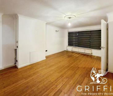 Bryon Gardens, Tilbury, rm18 - Photo 1