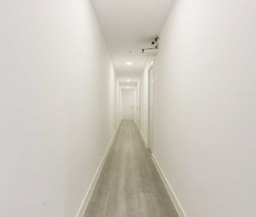 Bright and cozy room in calle del Ferrocarril - Photo 1