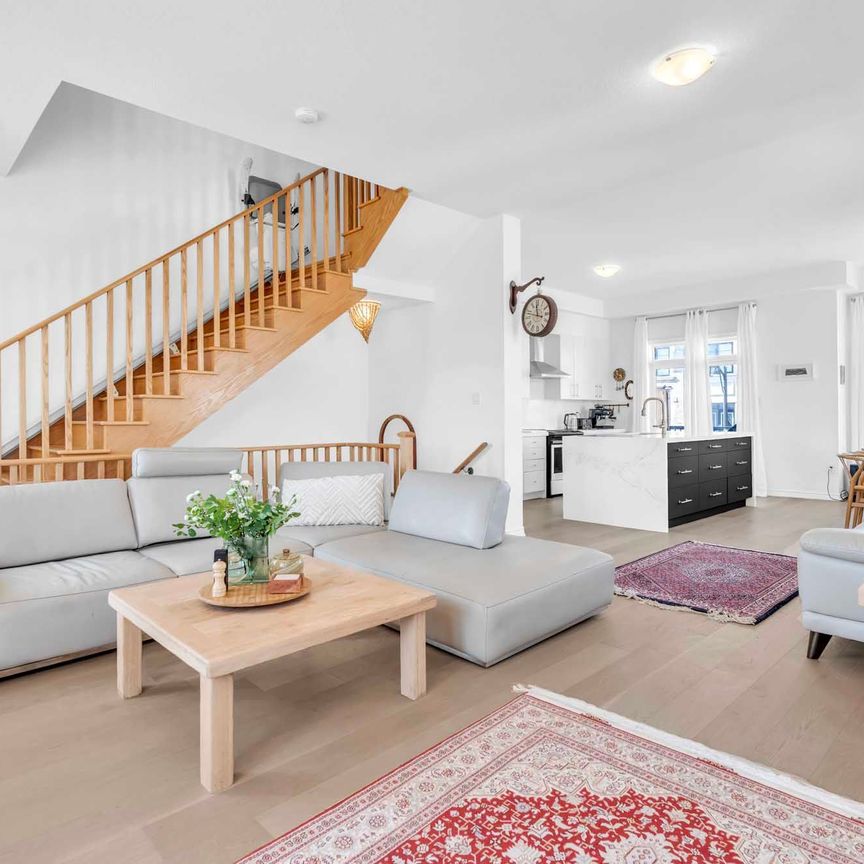 For Lease - 18 John Greene Lane, Richmond Hill, Ontario - Photo 1