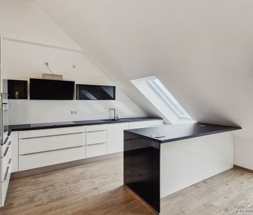 Tolle Dachgeschosswohnung mit Loggia und Einbauküche - Photo 4